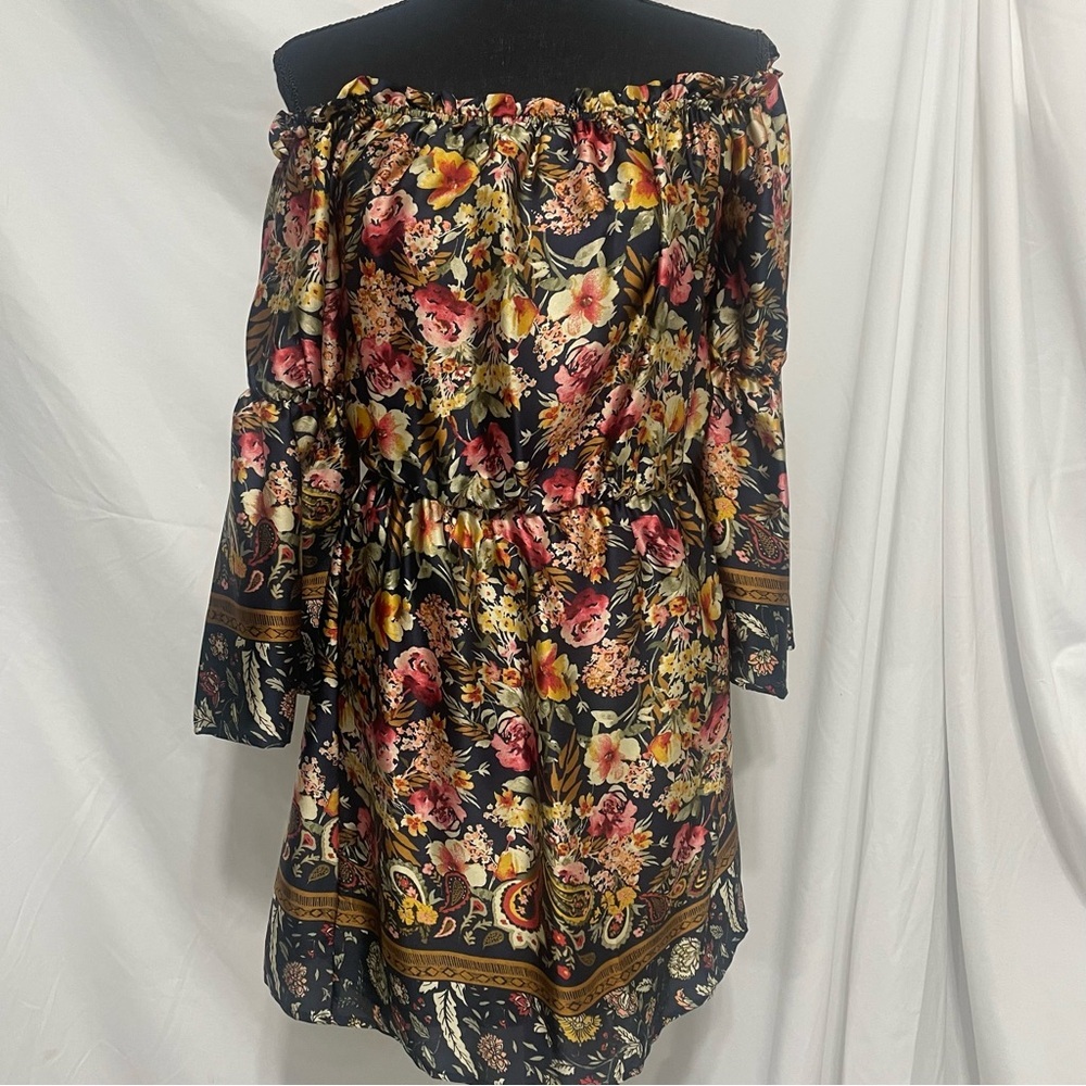Off-the-Shoulder Paisley Floral Mini Dress. Everly. Silky feel. Small. NWT. Boho